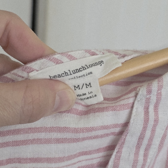 Vineyard Vines swim coverup - Picture 2 of 2